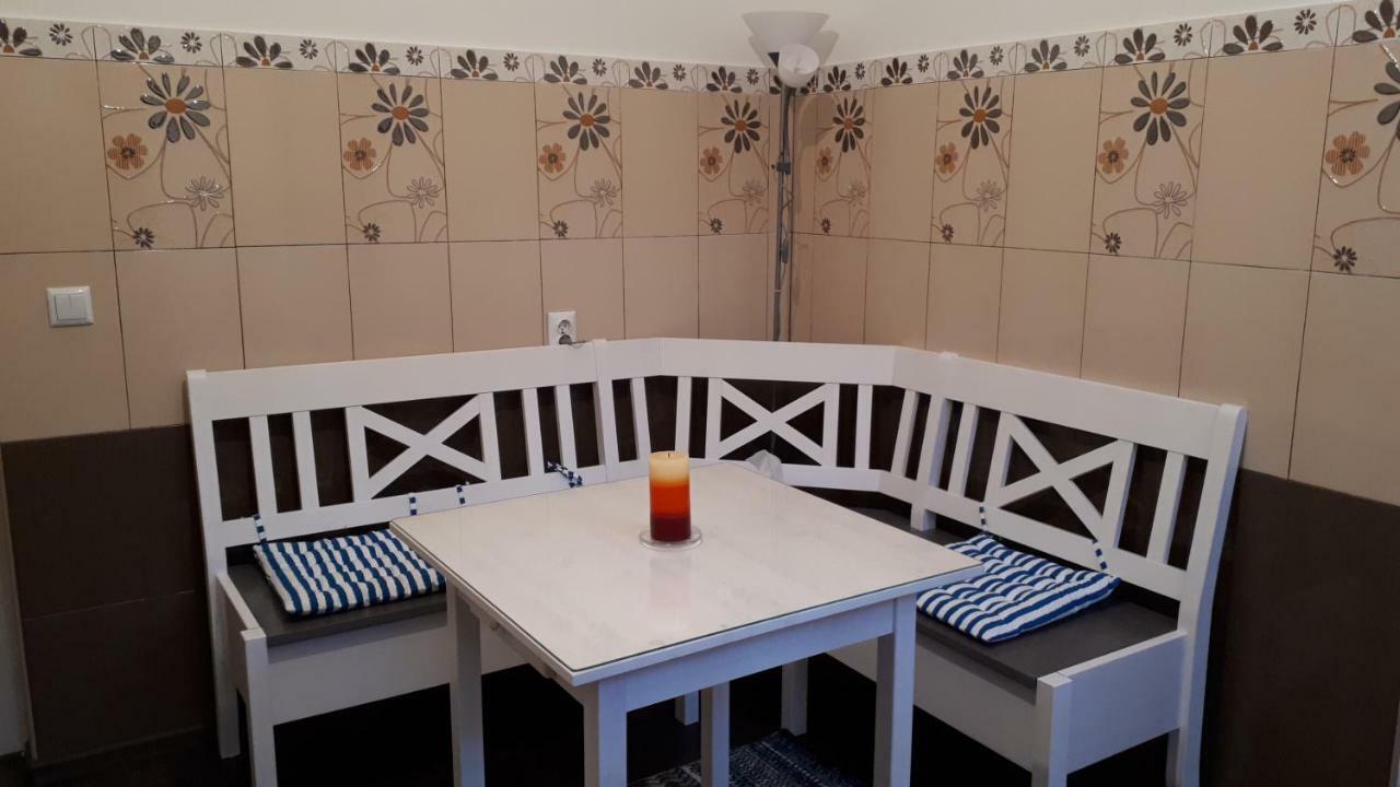 City Center Minimalist Apartment Oradea Bagian luar foto
